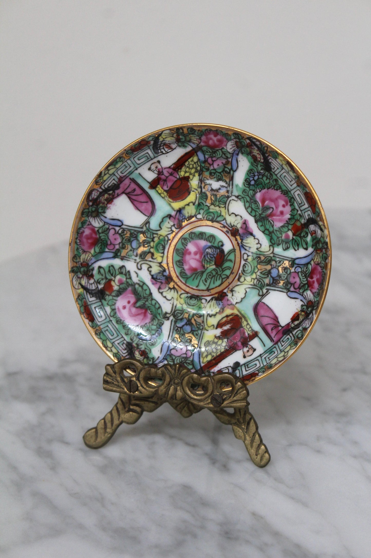 Rose Medallion Mini Plate w/ Stand