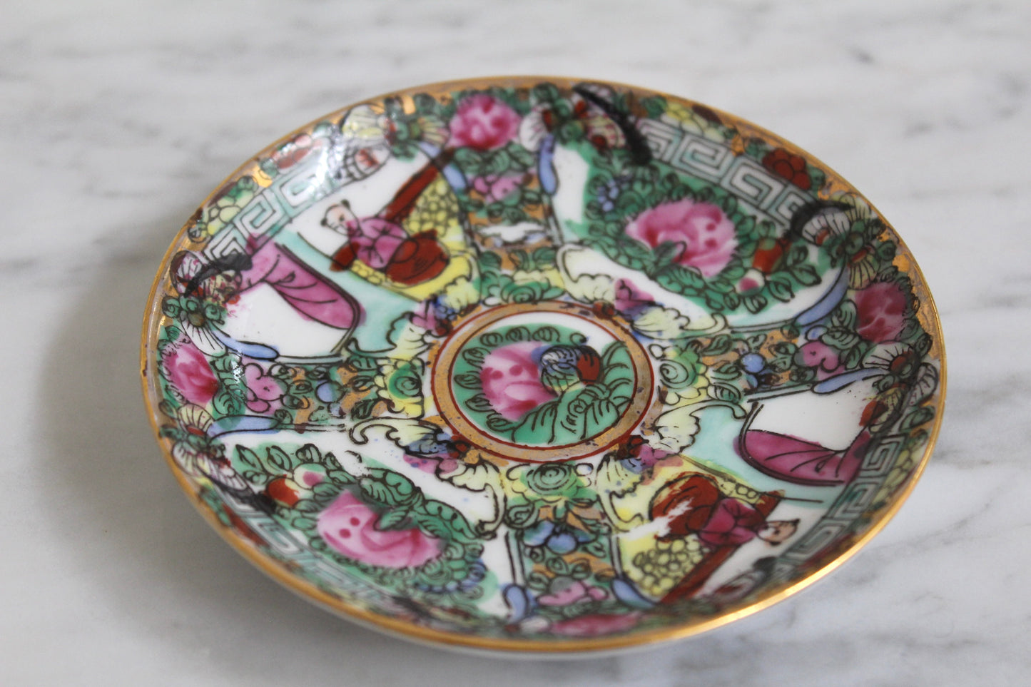 Rose Medallion Mini Plate w/ Stand